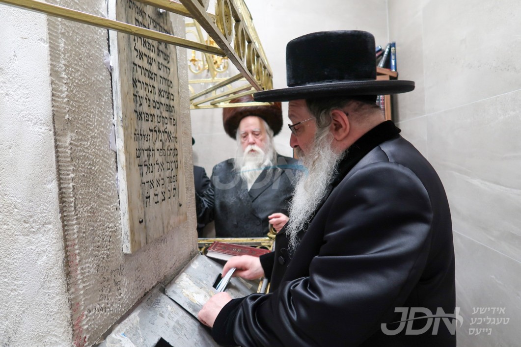 האדמו&quot;ר מנדבורנה אויף א נסיעה צו מקומות הקדושים אין אייראפע