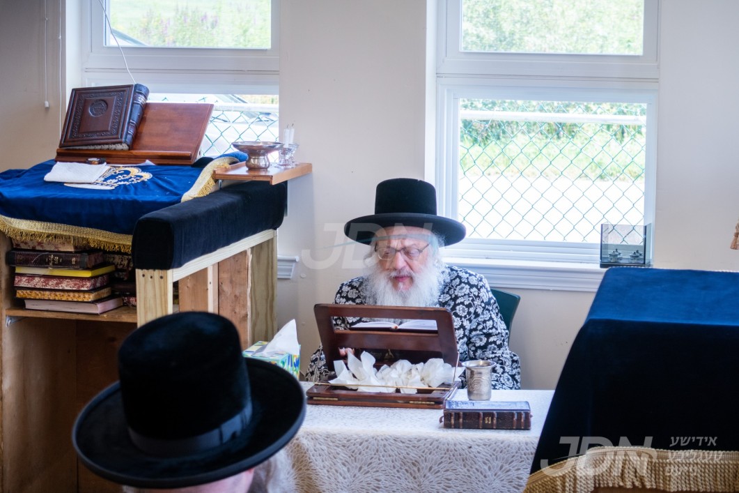 תשעה באב אין חצר הקודש טשערנאוויץ