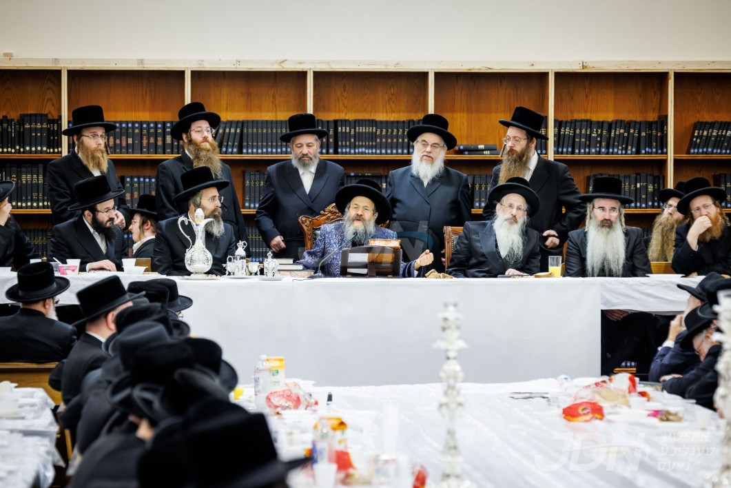 ראש חודש אלול ביי האדמו&quot;ר מבאבוב-45 אין מחנה מתיבתא ד&#039;באבוב-45