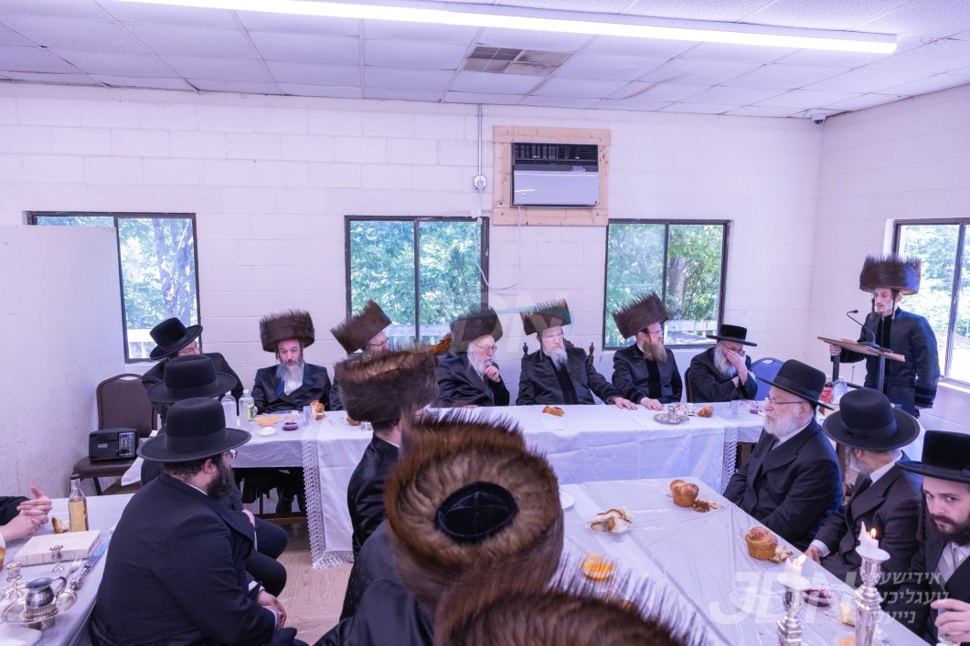 שמחת הברית בבית וויען - גאלאנטא - וויזניץ אין מחנה מתיבתא נחלת יעקב וויען