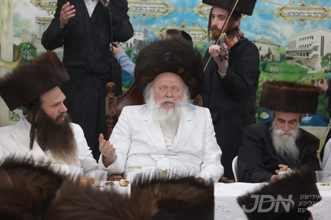 סוכות אין חצר הקודש קאמארנא