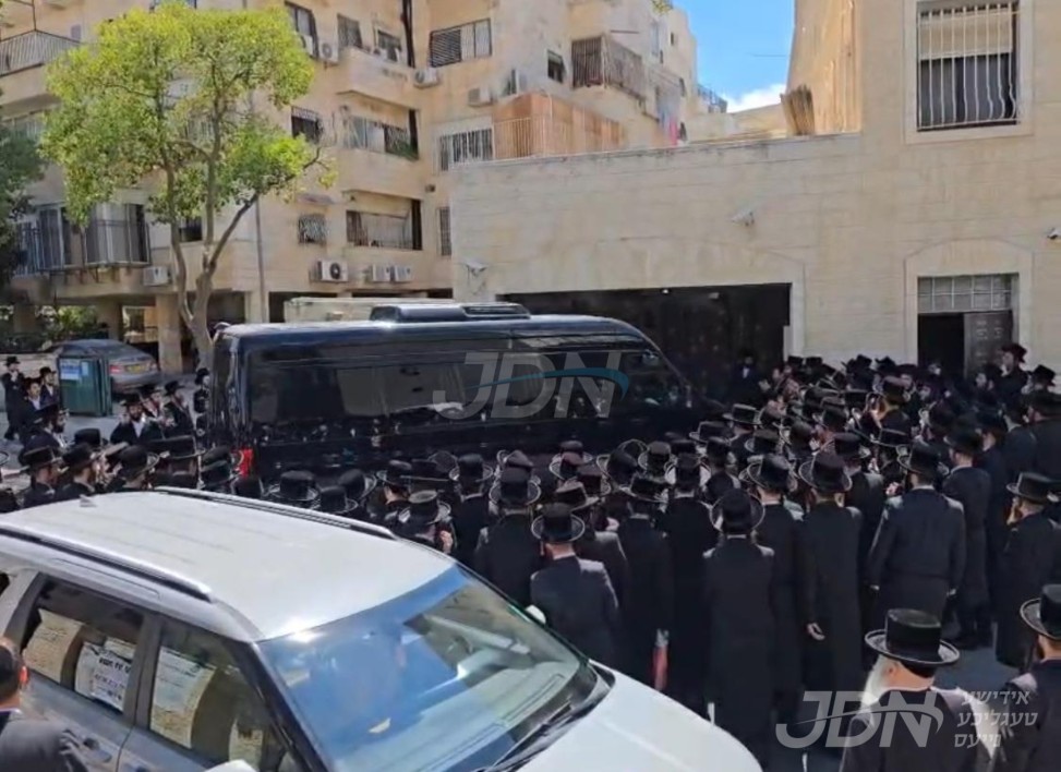 הטוב והמטיב: האדמו&quot;ר מבעלזא אנגעקומען אהיים בשלום, נאכן זיין א וואך שפיטאליזירט