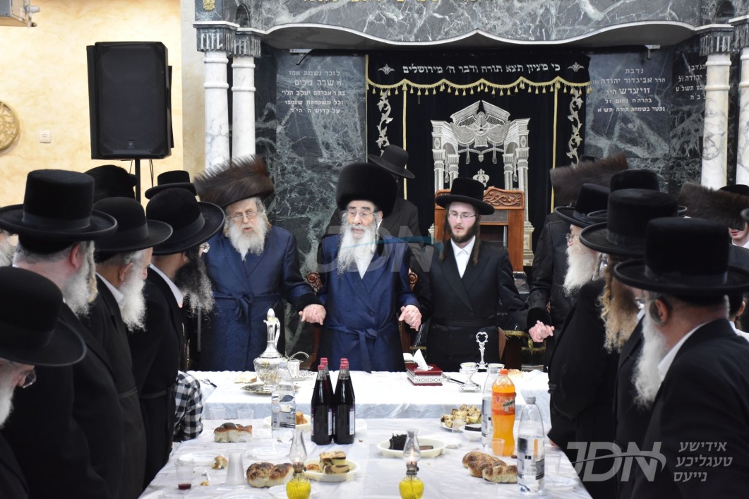 יארצייט פון הרה&quot;ק בעל עקידת יצחק מאלכסנדר זי&quot;ע אינאיינעם מיטן שמחת התנאים בבית אלכסנדר - קאמארנא - ביאלא פשיסחא