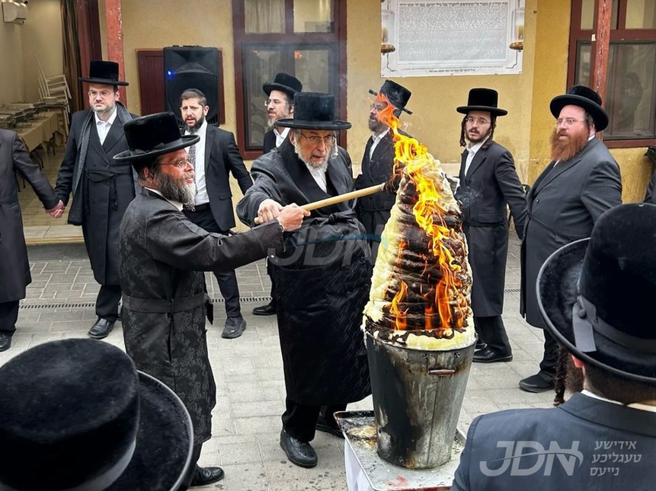 הדלקה ל&quot;ג בעומר אין רבי ישעי&#039;לעס הויז אין קערעסטיר