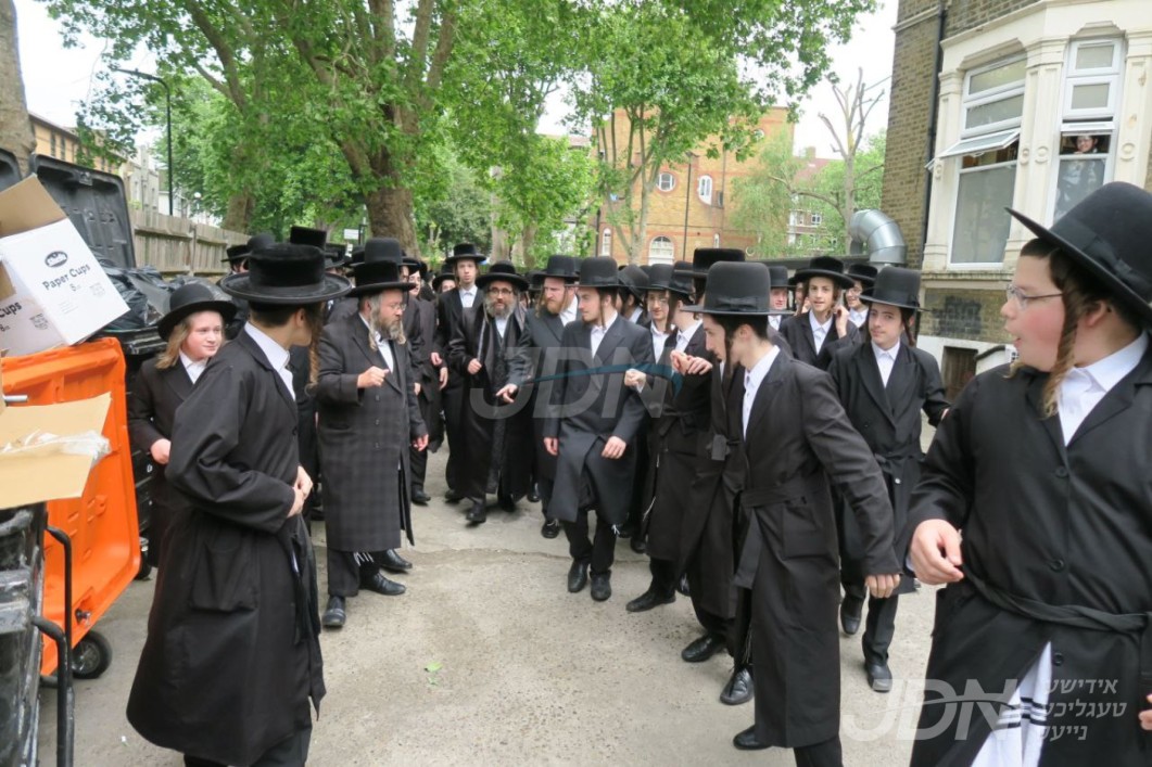 הגה&quot;צ אב&quot;ד סאטמאר וויליאמסבורג באזוכט אין לאנדאן‎