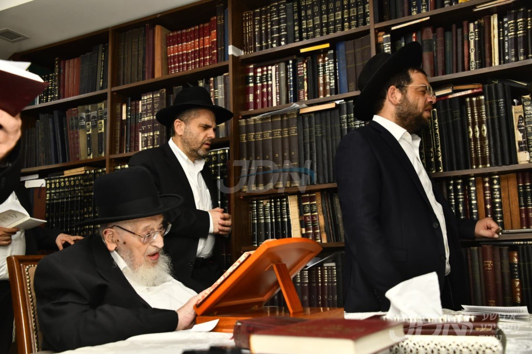 הגאון רבי מאיר צבי בערגמאן ביי תפילת יו&quot;כ קטן ערב ראש חודש אלול