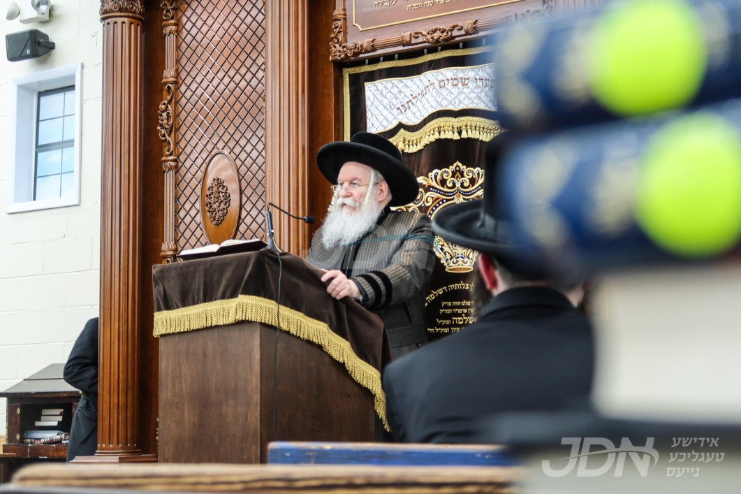 האדמו&quot;ר מבאבוב באזוכט אין מחנה מתיבתא עץ חיים ד&#039;באבוב