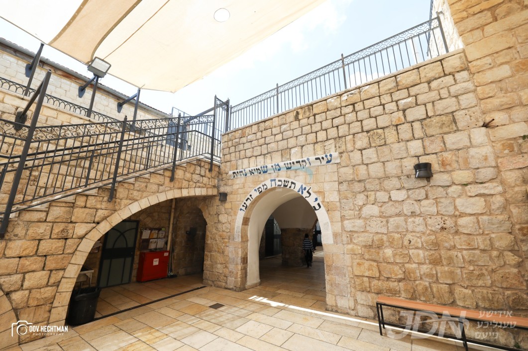 למען קדושת המקום: קריאה קדושה פון רבני מירון און צפת, נישט צו קומען קיין מירון מיט קורצע קליידער