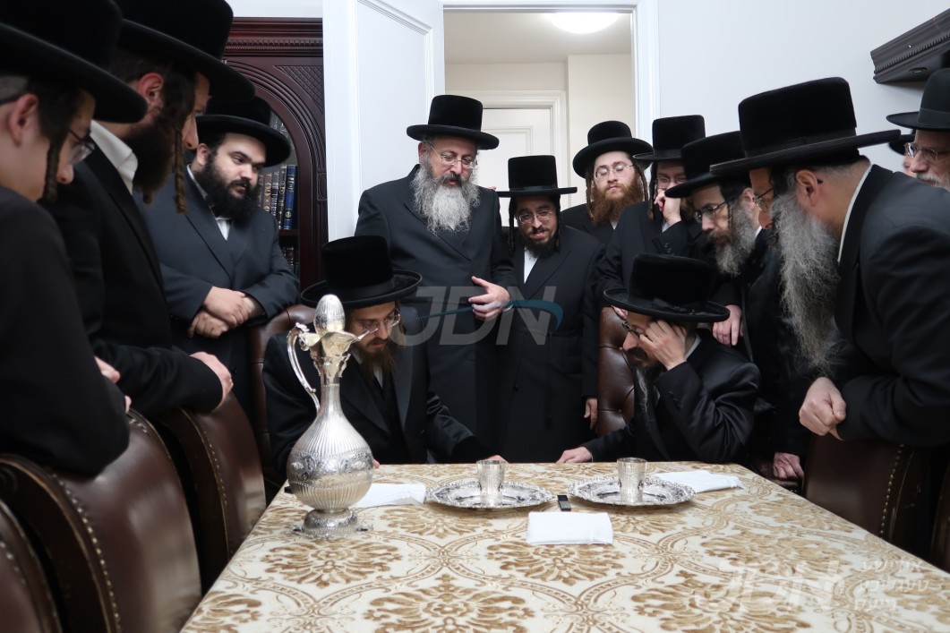 ווידעא: האדמו&quot;ר מסאדיגורה באזוכט ביי האדמו&quot;ר מסקולען