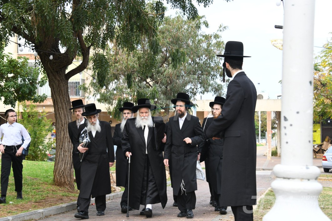 צהלי ורוני יושבת ציון: האדמו&quot;ר מבאבוב גרייט זיך אויף א מסע הקודש קיין ארץ ישראל דעם סוף ווינטער