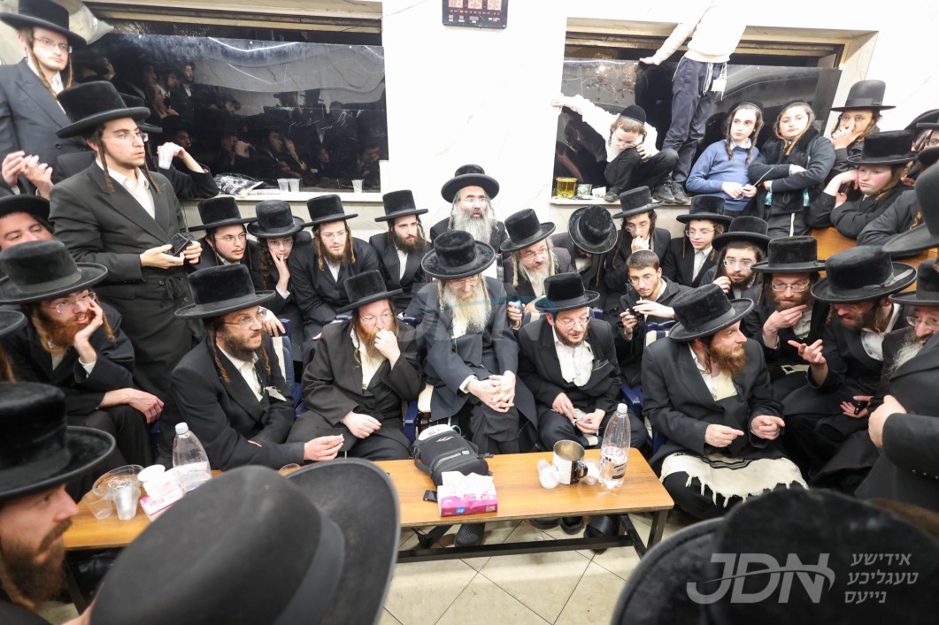 ניחום אבלים צום פטירה פון כ"ק אדמו"ר מהרי"ד מלעלוב זצ"ל