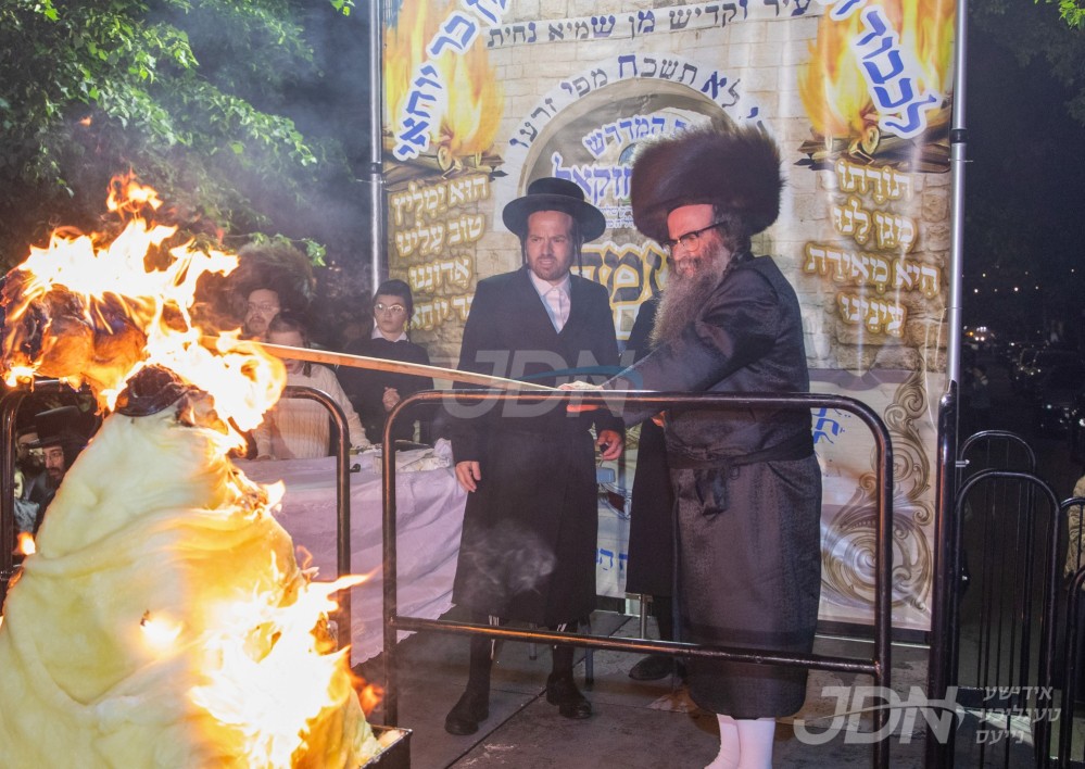 הגה&quot;צ אב&quot;ד מראה יחזקאל ביים הדלקה ל&quot;ג בעומר
