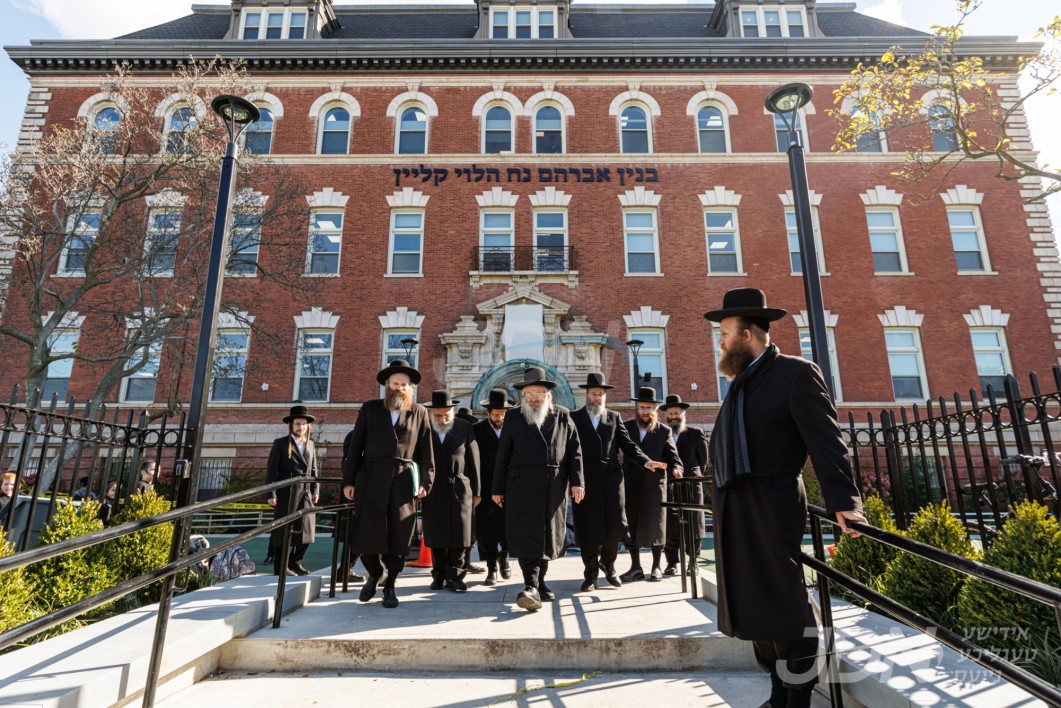 הרה&quot;צ ר&#039; נחמי&#039; אלתר בן האדמו&quot;ר מגור אויף א באזוך אין קהילת גור אין ניו יארק