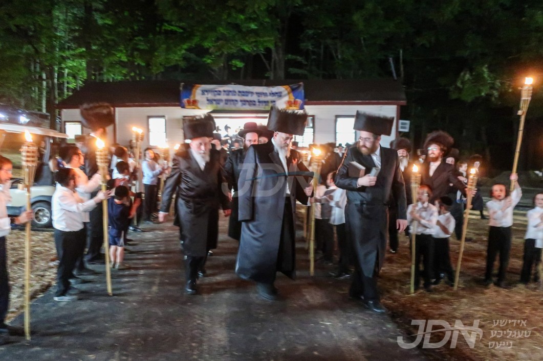 האדמו&quot;ר מסקווירא מב&quot;פ באזוכט אין מחנה סקווירא אין וואודריזש