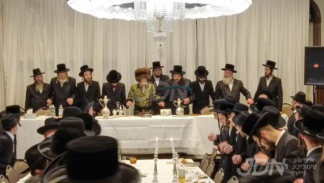 סיום ספר קדושת לוי און טיש לרגל אסרו חג סוכות פאר בחורי חצר הקודש סקולען פון לעיקוואד‎