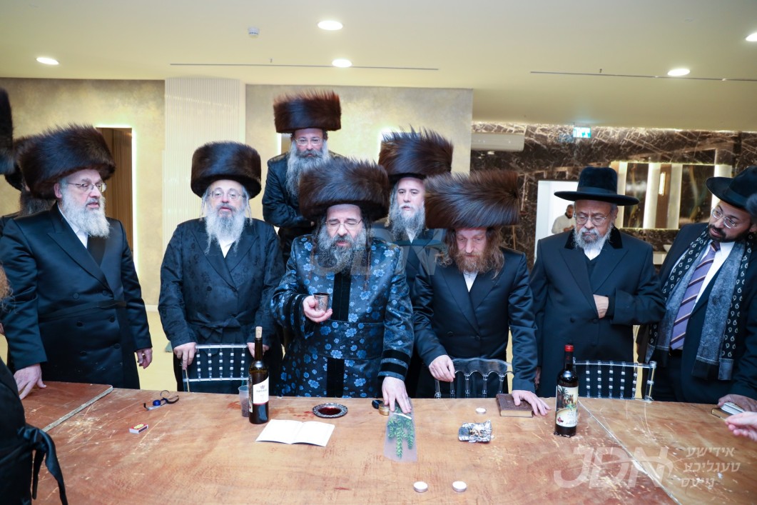 איבער הונדערט פופציג פארפעלקער המצפים לזרע של קיימא מיטגעלעבט גייסטרייכער 'שבת ממצרים' לגאולה דורך די בארימטע 'מגדיל ישועות' ארגאנעזאציע