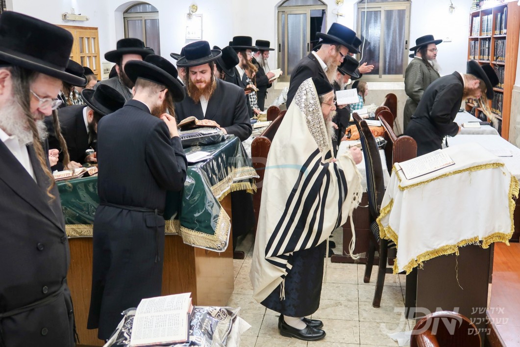 א&#039; סליחות אין חצר הקודש קרעטשניף סיגעט