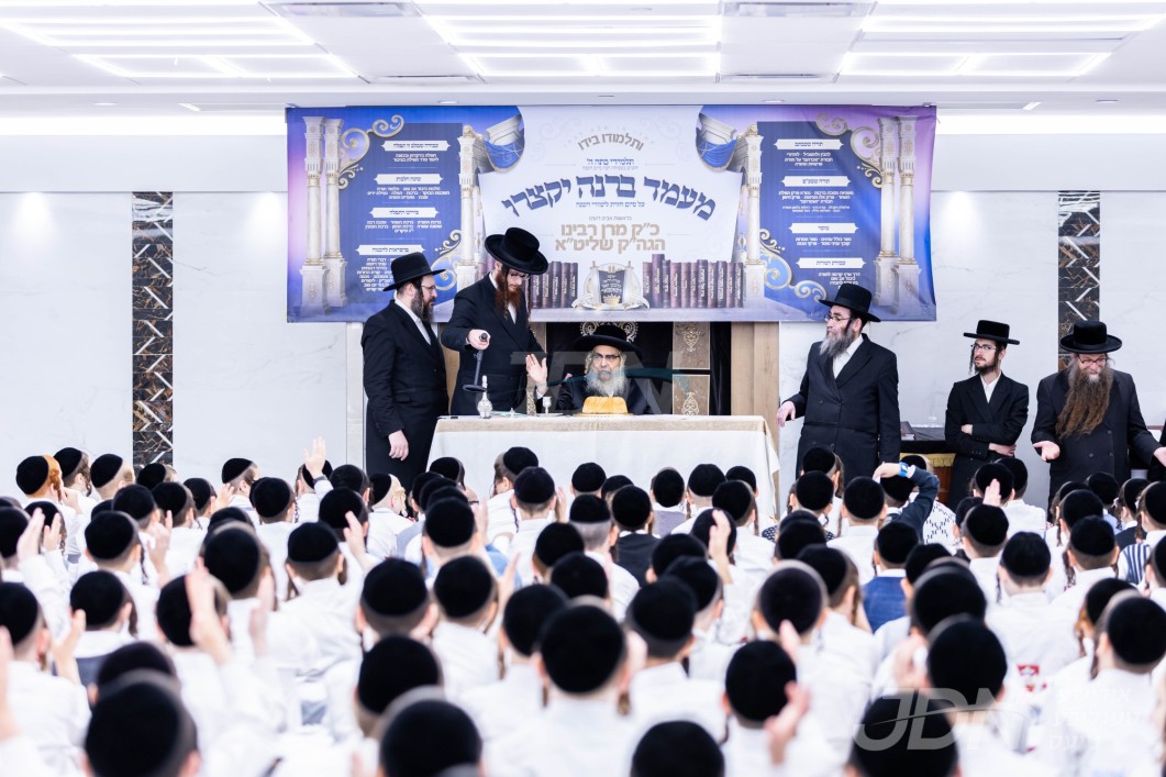 האדמו&quot;ר מסאטמאר באזוכט אין תלמוד תורה קרית יואל - בנין קליין