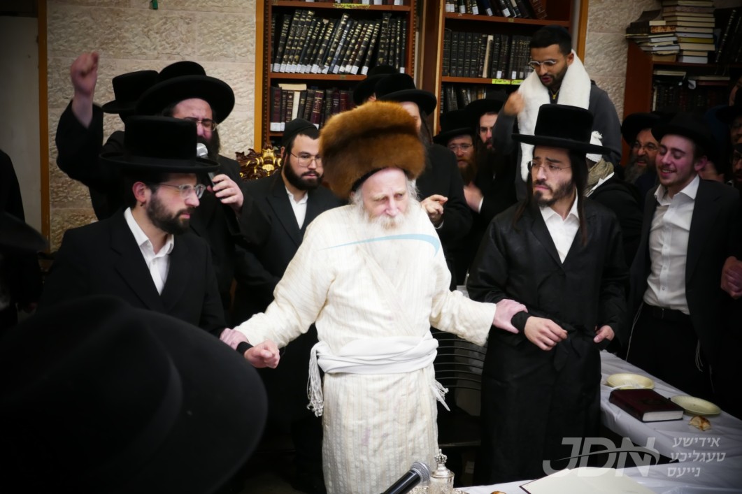 הגה&quot;צ רבי יצחק מאיר מארגענשטערן ביים טיש לרגל י&quot;ט כסלו