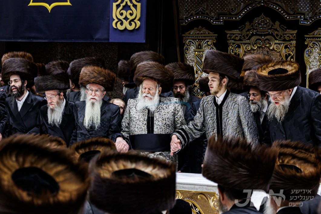 שבת אויפרוף פון החתן אייניקל פון ראש ישיבת באבוב מיט הכלה אייניקל פון האדמו&quot;ר מבאבוב