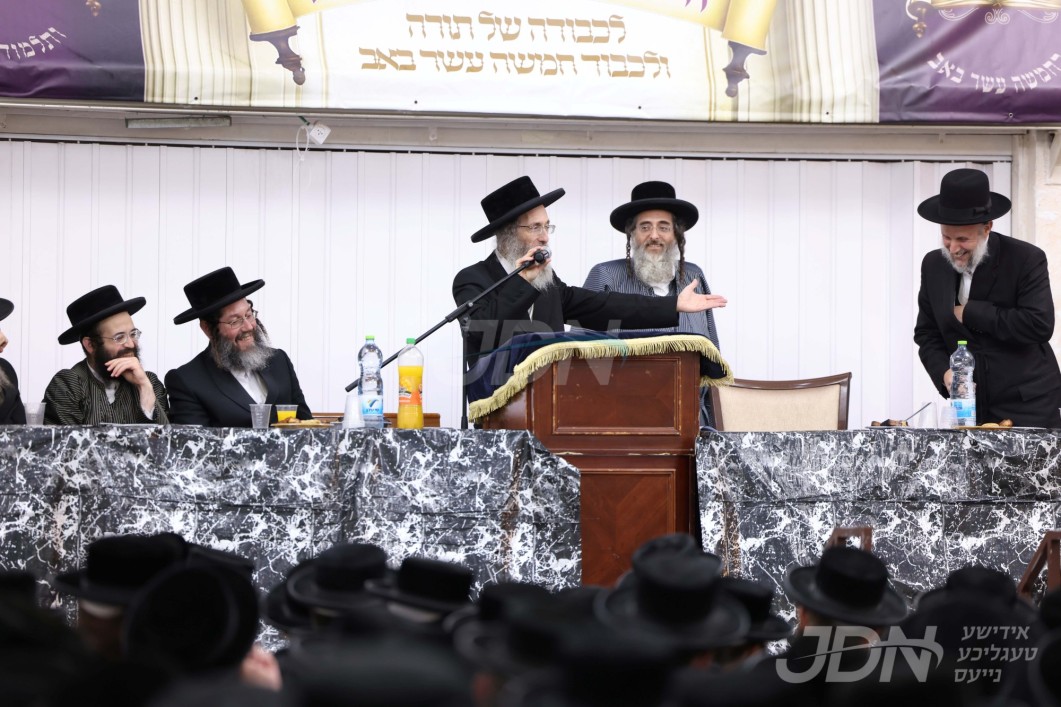 מעמד חלוקת פרסים פאר תלמידי ישיבות קטנות תולדות אהרן אין ארה&quot;ק