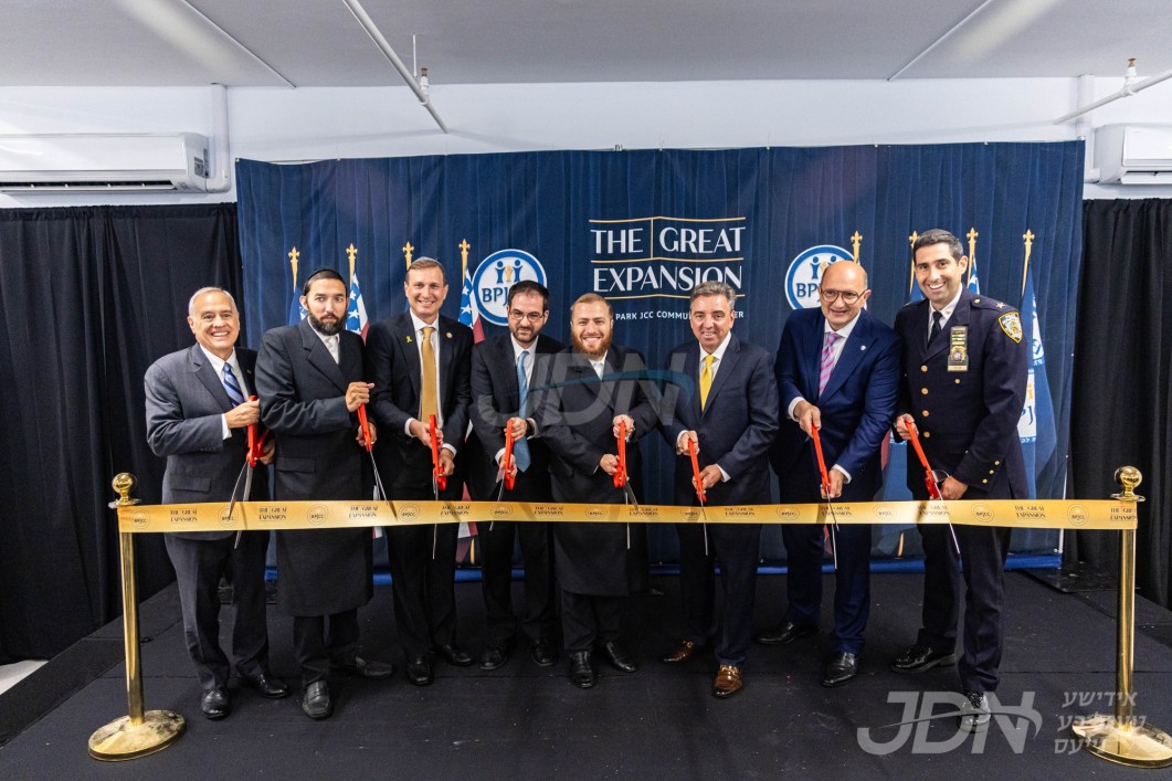 חנוכת הבית און אפיציעלע עפענונג פונעם נייעם קאמיוניטי צענטער פון די בארא פארק קאמיוניטי קאונסיל אין בארא פארק