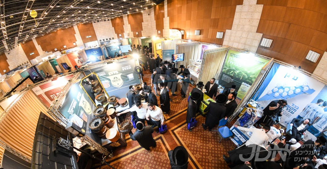 ערשטמאליגע ביזנעס עקספאו פאר חסידי בעלזא אין ארץ ישראל, אין די גיגאנטישע בניני האומה אין ירושלים