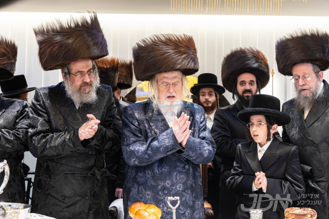 שמחת הבר מצוה פון אן אור אייניקל פון האדמו&quot;ר ממונקאטש אייניקל פון בנו הגה&quot;צ ראש ישיבת מונקאטש און הגה&quot;צ אב&quot;ד אילינוב