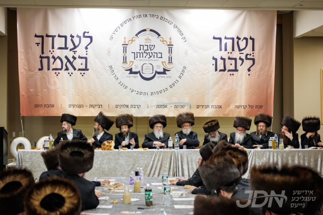שבת התעלות געפראוועט דורך התאחדות חסידי ברסלב אין מלון האטעל בראשות הגה&quot;צ רבי ניסן דוד קיוואק