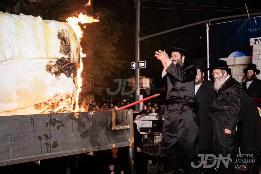 האדמו&quot;ר מאלעסק ביים הדלקה ל&quot;ג בעומר