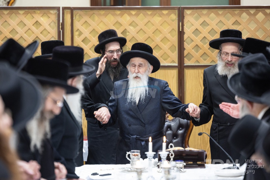 האדמו&quot;ר מבית חיים יהושע ביים טיש ל&quot;ג בעומר