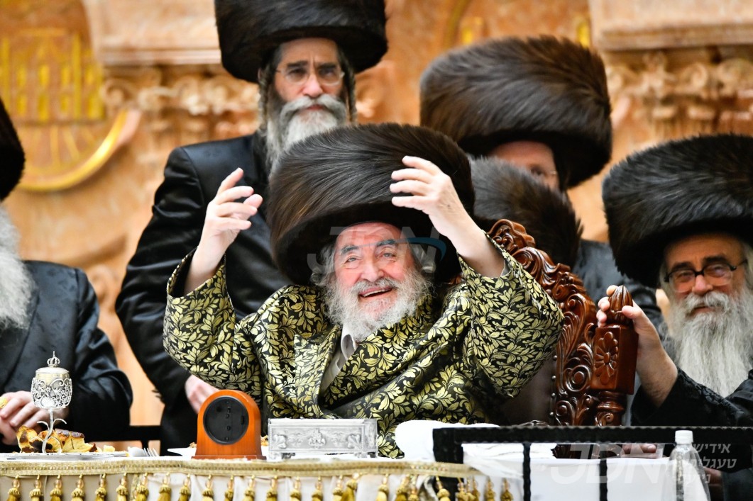 שמחת החתונה פון החתן אייניקל פון האדמו"ר מזוועהיל מיט הכלה אייניקל פון ר"י וויזניץ