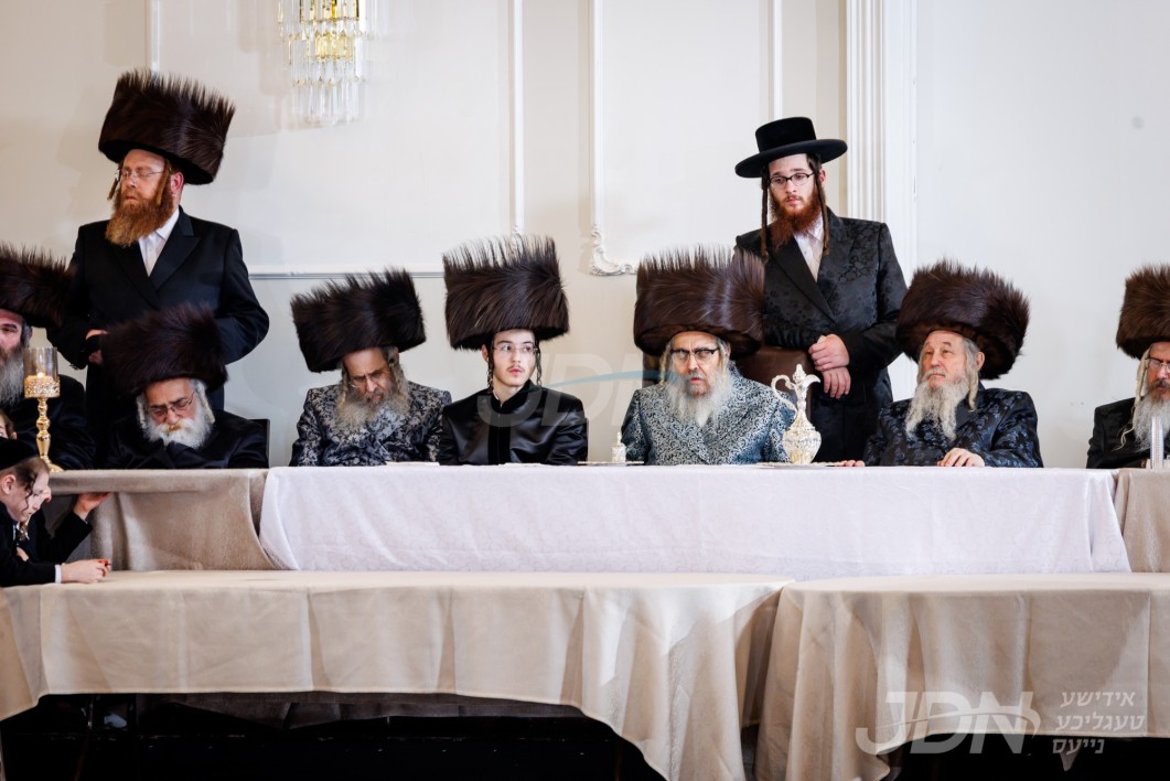 שמחת החתונה פון הכלה אייניקל פון הגה&quot;צ אבד&quot;ק סאטמאר 15 מיט החתן אייניקל פון הרבנים מפריימאן