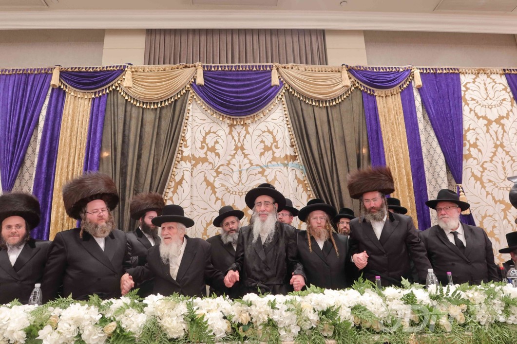 שמחת החתונה פון הכלה בת כ"ק אדמו"ר מדראהביטש זצ"ל און אייניקל פון כ"ק אדמו"ר ממאדזיץ זצ"ל