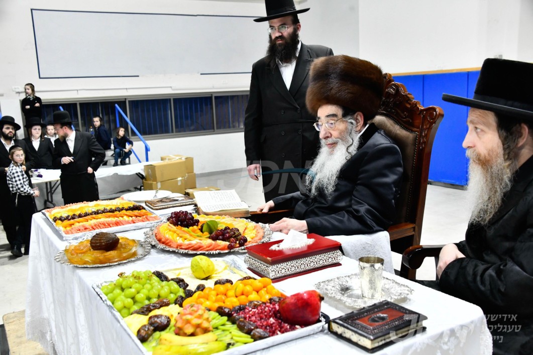 האדמו"ר מאלכסנדר ביים חמשה עשר בשבט טיש