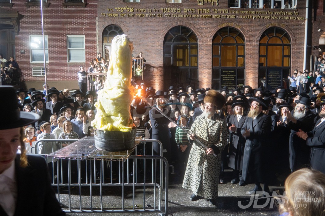 האדמו&quot;ר מגאלאנטא ביים הדלקה ל&quot;ג בעומר