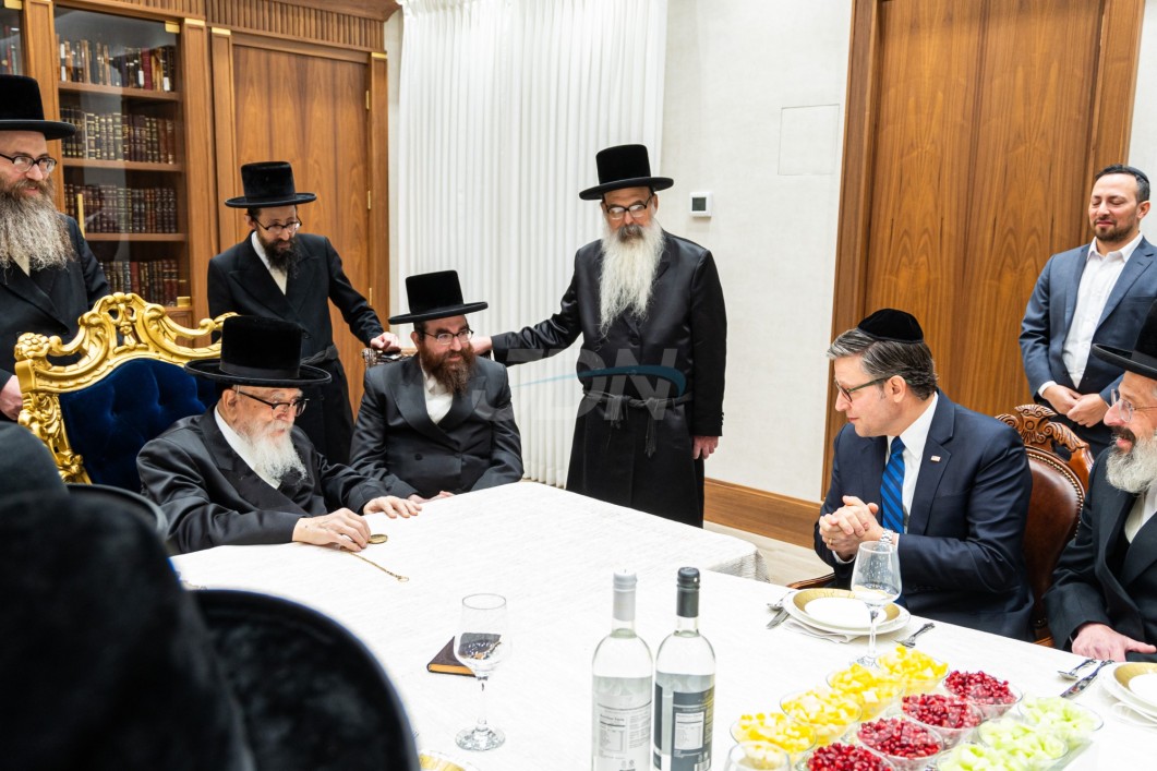 קאנגרעס ספיקער מייק דזשאנסאן באזוכט ביי האדמו&quot;ר מסקווירא, פלענער פאר א באגעגעניש פונעם רבי&#039;ן מיט פרעזידענט טראמפ אין שוואונג