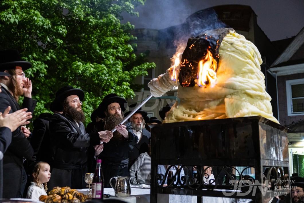 האדמו&quot;ר מקאסוב ביים הדלקה ל&quot;ג בעומר