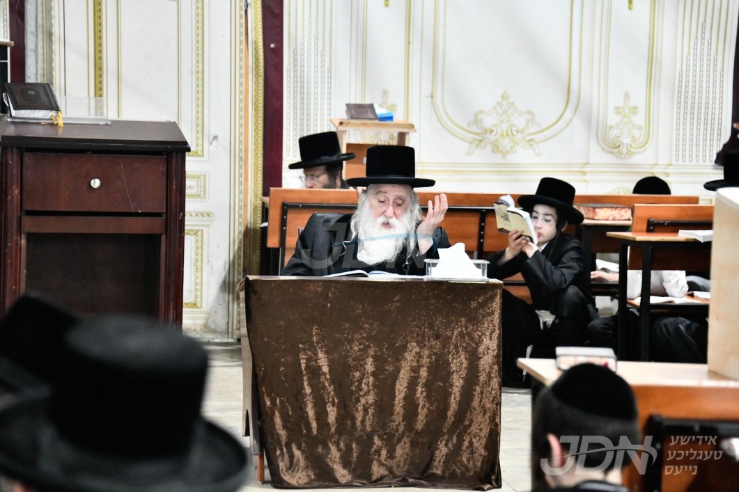 תשעה באב אין חצר הקודש מחנובקה בעלזא