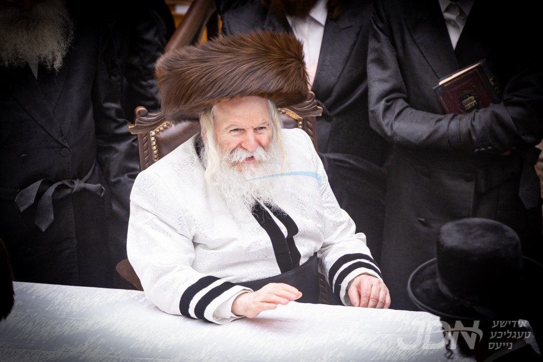 ערב און מוצאי ראש השנה אין חצר הקודש באבוב