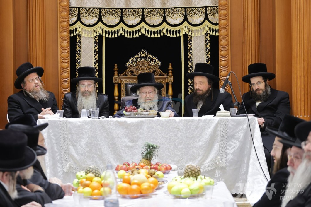 האדמו"ר מנדבורנה חיפה ביים חמשה עשר בשבט טיש