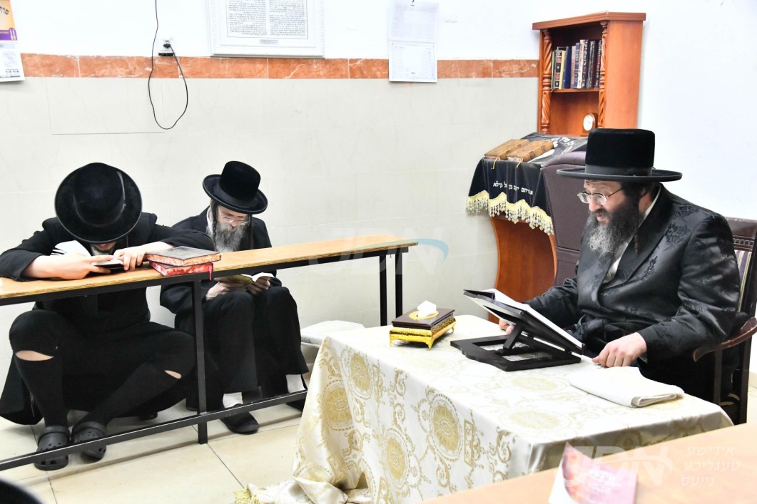 תשעה באב אין חצר הקודש ספינקא רמ&quot;א