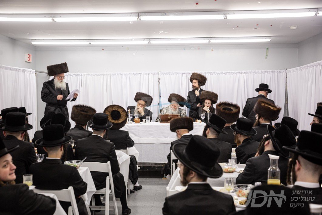 האדמו&quot;ר מבאבוב געפראוועט א ספעציעלע מלוה מלכה מיט די בחורים פון שיעור ד&#039; תלמידי המתיבתא