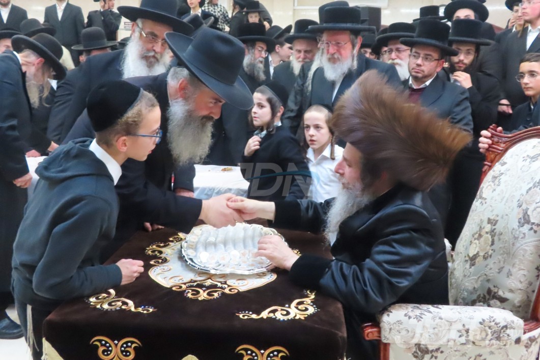 חנוכה אין חצר הקודש אונגוואר