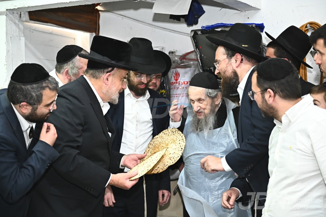 גדולי ישראל ביים באקן מצות לקראת יו"ט פסח הבעל"ט