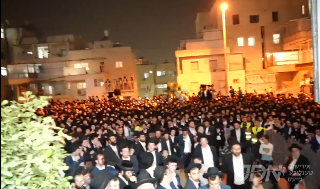 האלט מיט לעבעדיג: מסע הלוויה פון הגאון הגדול רבי ברוך שמואל דויטש זצ&quot;ל מראשי ישיבת קול תורה