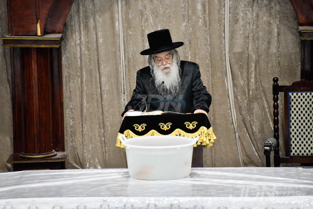 האדמו&quot;ר מדאראג ביי תשליך