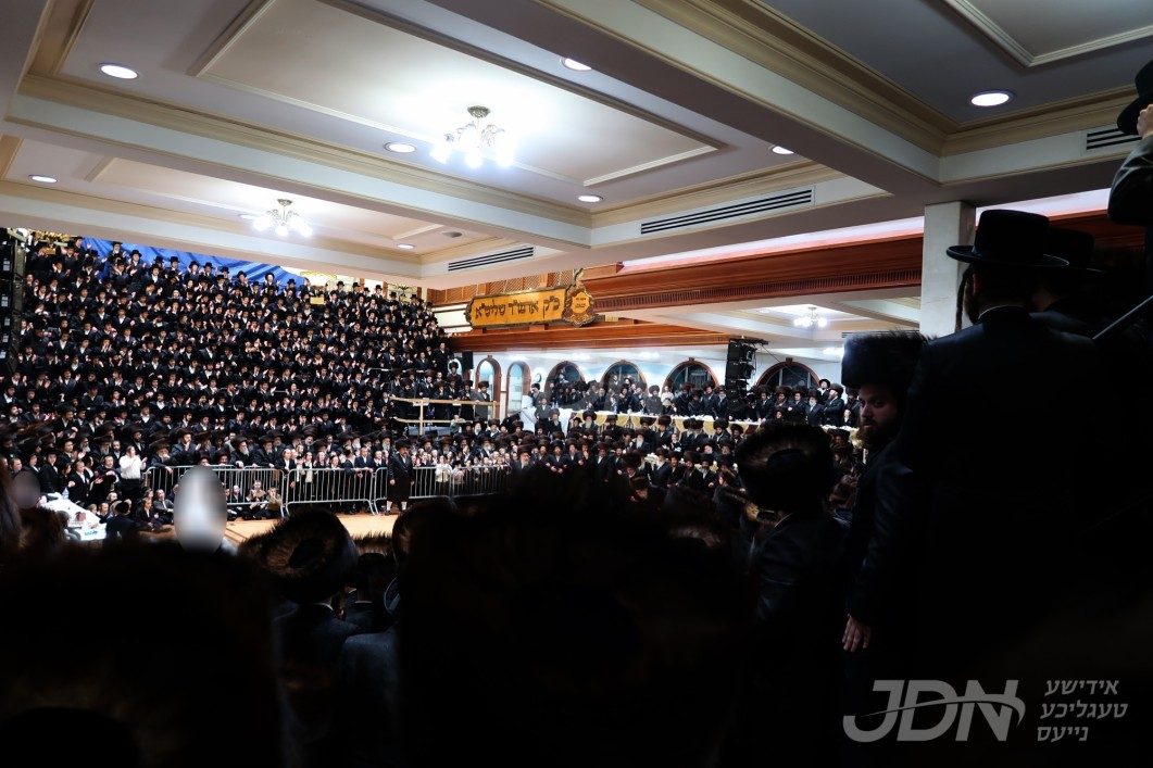 שמחת החתונה פון א אייניקל ביי האדמורי&quot;ם מפאפא און בורשטין