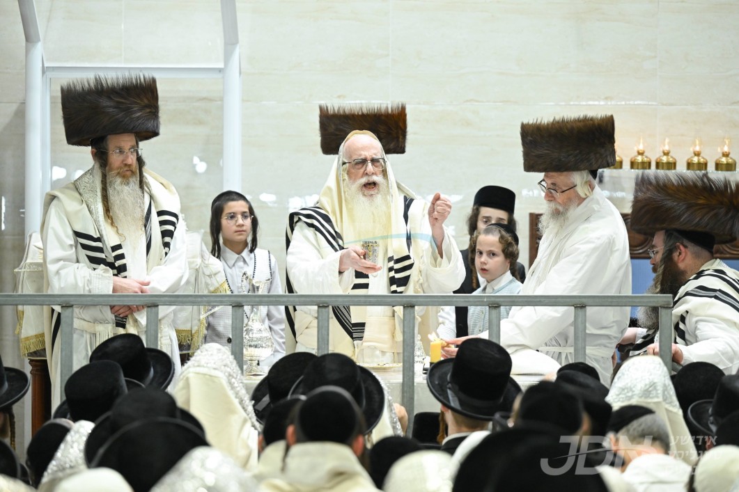 ערב און מוצאי יום כיפור אין חצר הקודש צאנז