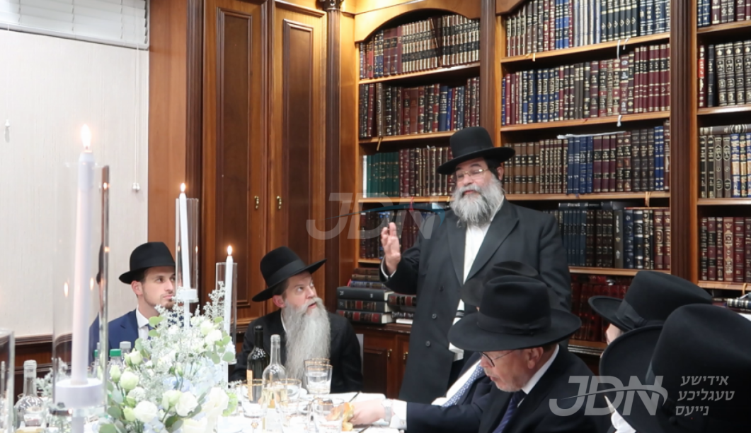 הרה&quot;ח ר&#039; נפתלי הערש צאהלער הי&quot;ו טרעט אויף ביים שמחת השבע ברכות פארן זון פון הרבני הנגיד ר&#039; בנציון בויער הי&quot;ו